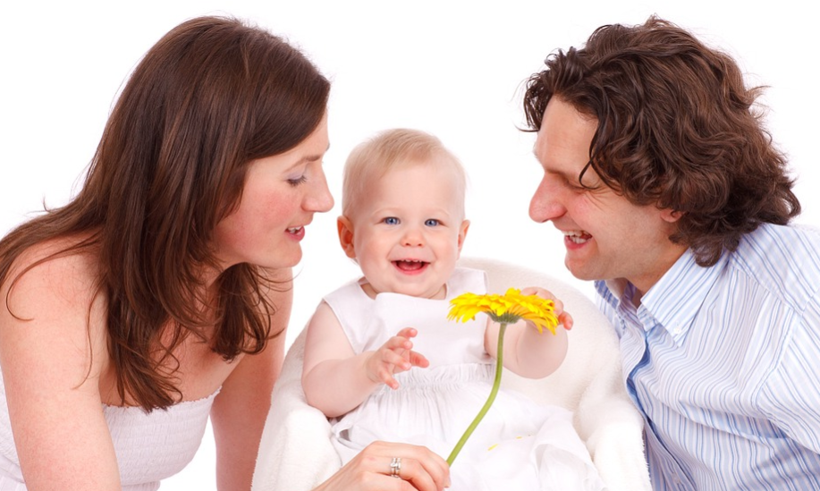 baby with parents